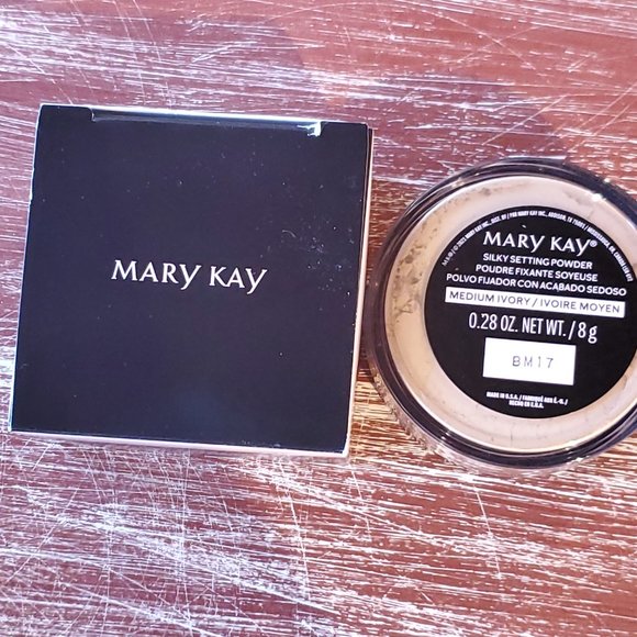 Medium Ivory Mary Kay Silky Setting Powder - NIB - Picture 4 of 4